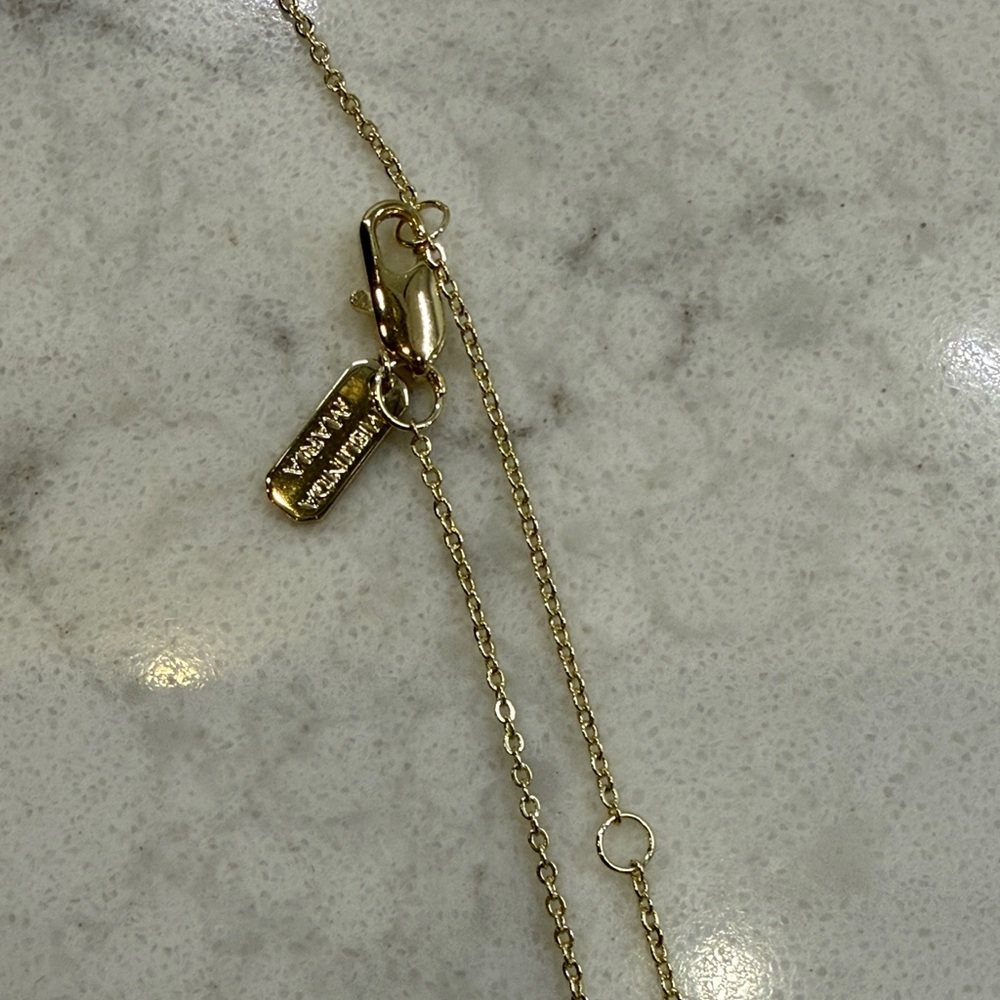 Gold Necklace with Pendant - Picture 5 of 5